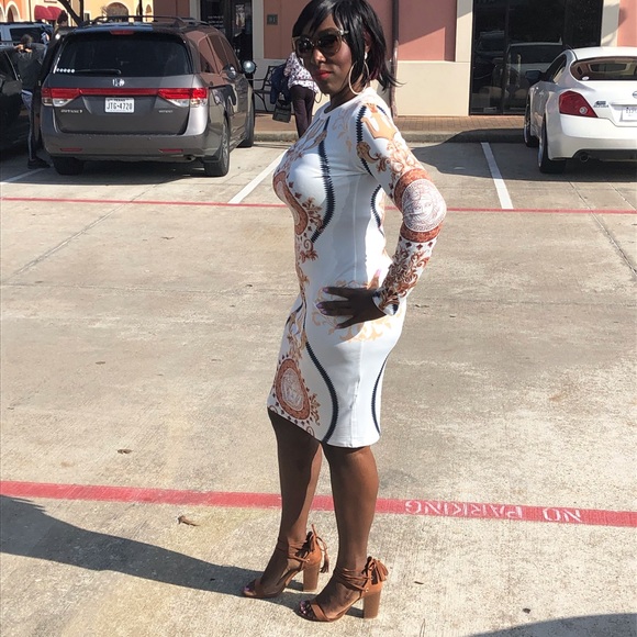 PRINT DESIGN BODY CON MIDI DRESS - Picture 3 of 4